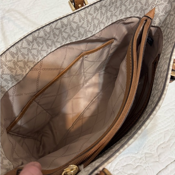 Michael Kors Tan and Cream Signature Tote - Picture 10 of 14